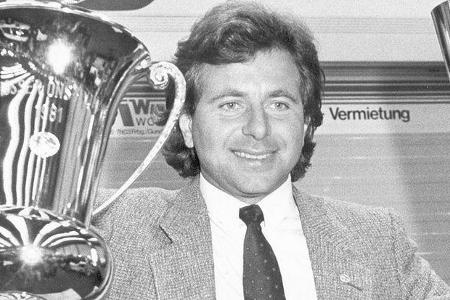 Ehrung für den Deutschen Automobilrennsport-Meister Klaus Ludwig durch die ONS, die Oberste nationale Automobilsport-Behörde.