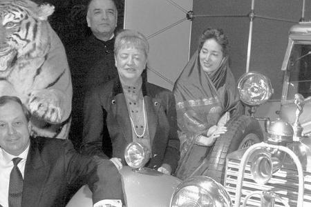 Eröffnung: Organisationsleiter Wolfgang Schöller, der Maharadscha von Hyderabad, Oberbürgermeisterin Annette Jäger und die M...
