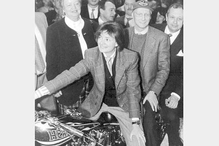 Eröffnung: Fürstin Gloria von Thurn und Taxis (auf dem Motorrad), Oberbürgermeisterin Annette Jäger, Niki Lauda und Organisa...