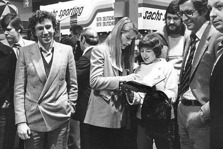 Formel 1-Piloten Carlos Reutemann und Rolf Stommelen (von links).