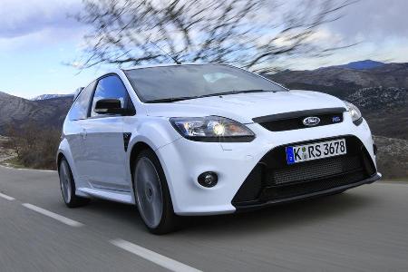Das Fahrwerk ist im Vergleich zum Focus ST deutlich sportlicher ausgelegt.