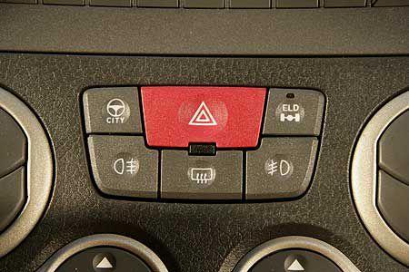 Die Differenzialsperre lässt sich per Schalter elektronisch aktivieren.