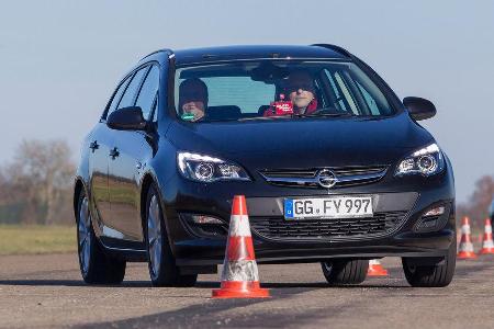 Honda Civic Tourer 1.6 i-DTEC, Frontansicht, Slalom