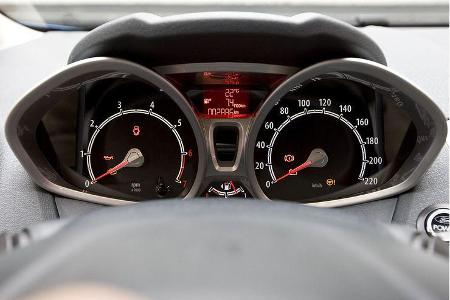 Auf der Autobahn im fünften und letzten Gang des gut schaltbaren Getriebes dreht der Motor locker an die 6.000er-Markierung....