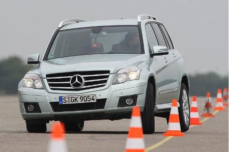 Ob schnelles Ausweichen oder Slalom, der 1,9-Tonner bleibt stets leicht beherrschbar. Spürbare ESP-Eingriffe dokumentieren d...