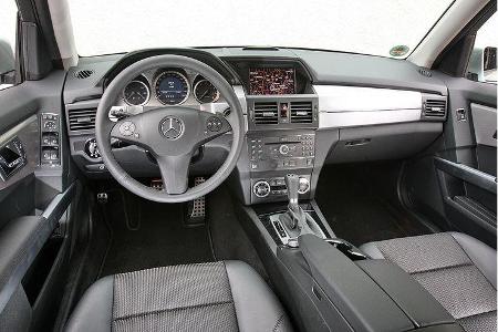 GLK-Cockpit: sauber gegliedert, sorgfältig verarbeitet, vorbildlich bedienbar.
