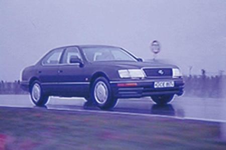 Lexus LS 400 im Test