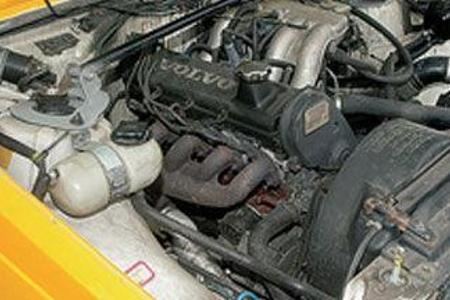 Die 2,3 Liter groÃe Vierzylindermaschine leistet zwischen 130 und 140 PS.