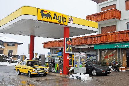 KISS-Ausfahrt, Opel Kadett B 1900, Tankstelle