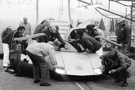 Aus dem Jahr 1978 stammt der Mercedes-Benz C111-III / IV: Nardo-Diesel-Rekord-Fahrzeug, cW: 0,183, längerer Radstand, abgede...