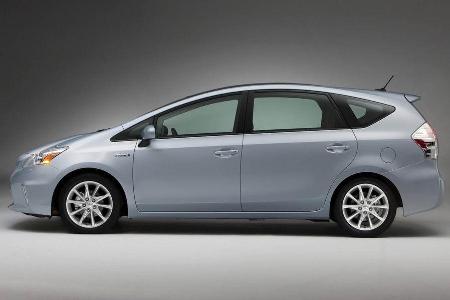 03/2014, Toyota Prius Alpha Japan
