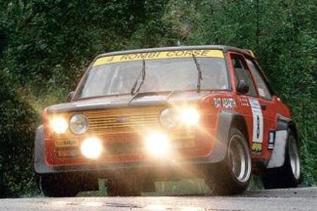 Hauptsache quer. Der italienische Meister Tognana mit seinem Fiat 131 Abarth.