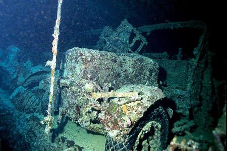 Autowracks unter Wasser