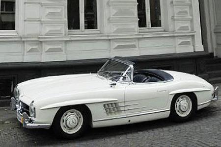 Lot 175: 1957er Mercedes 300 SL Roadster, erzielter Preis 370.500 Euro.