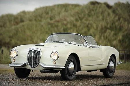 Lot 176: 1955er Lancia Aurelia B24S Spider America, erzielter Preis 315.500 Euro.