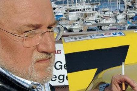 Zigarette zur Zielankunft: Opel-Werksfahrer Jochen Berger.