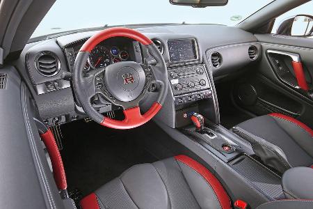 Nissan GT-R Track Edition, Cockpit