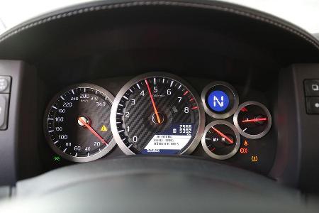 Nissan GT-R Track Edition, Rundinstrumente
