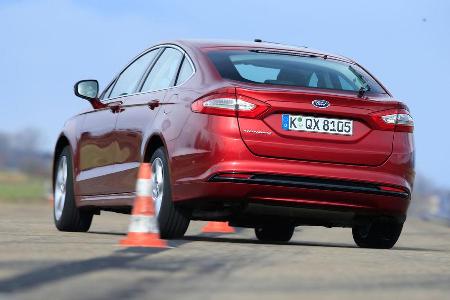 Ford Mondeo 2.0 TDCi, Heckansicht, Slalom