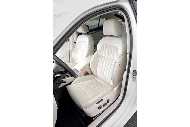 Skoda Superb 2.0 TDI, Fahrersitz