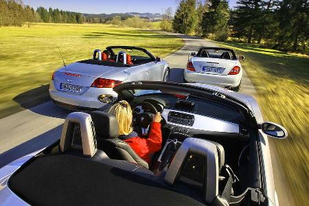 Der Z4 bietet roadstertypisch körpernahen Innenraumschnitt, TT und SLK liefern mehr Bewegungsfreiheit.