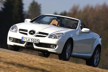 Auch der Mercedes SLK animiert zum erfrischenden Offenfahren.