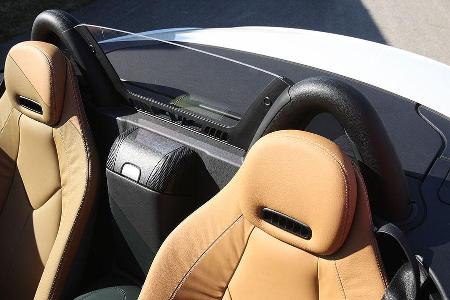 SLK mit Airscarf: Die angesaugte Luft wird durch Keramikelemente im Sitz erwärmt ...