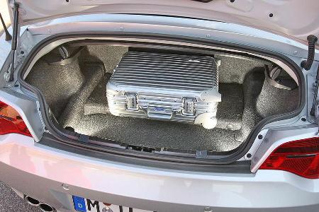 Innenfläche des Kofferraumdeckels unlackiert.