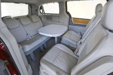 Neu beim Grand Voyager: drehbare Sitze in Reihe zwei plus Tisch.