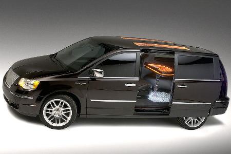 Um auch nach außen hin auf dem Las Vegas Strip Eindruck zu schinden, erhielt der Chrysler-Van glänzende 20 Zoll Leichtmetall...
