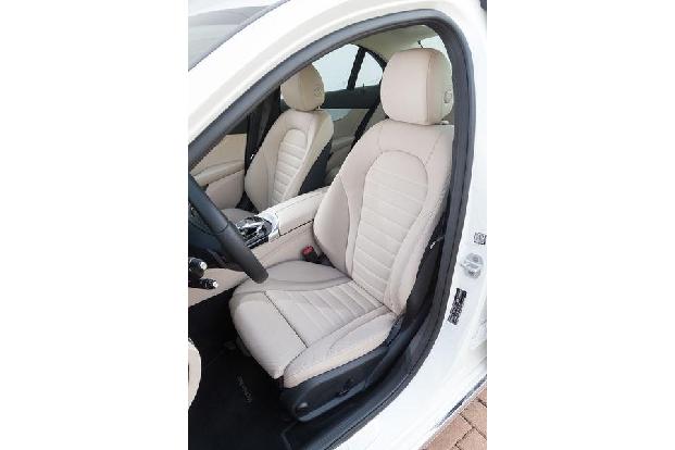 Mercedes C400 4Matic, Fahrersitz