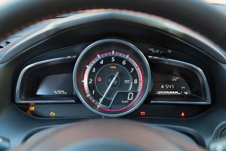 Mazda 3 Skyactiv G 120, Rundinstrumente