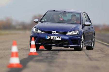 VW Golf R, Frontansicht, Slalom