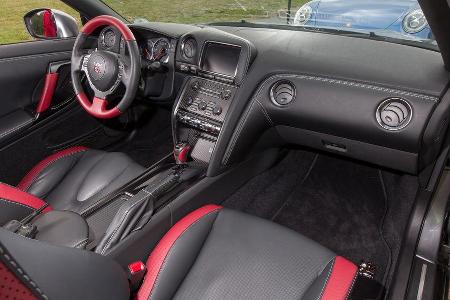 Nissan GT-R Black Edition, Cockpit