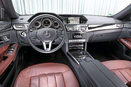 Mercedes E 200, Cockpit