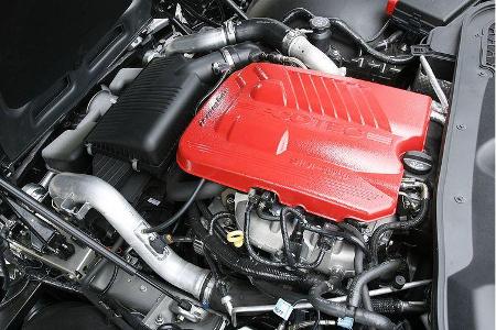 Unter der roten Motorabdeckung steckt ein Vierzylinder-Turbo mit 315 PS.