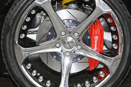 Brembo-Bremsanlage in Signalrot.
