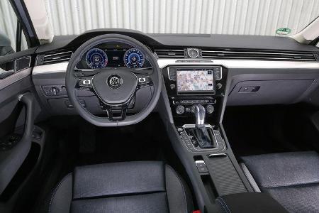 VW Passat GTE, Cockpit