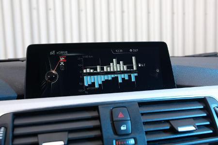 BMW 330e, Infotainment