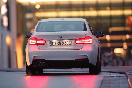 BMW 330e, Heckansicht