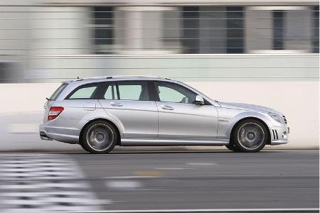 Damals reichten 250 PS für staunende Augen, heute holt man bei AMG fast das Doppelte aus dem gleichen Hubvolumen.
