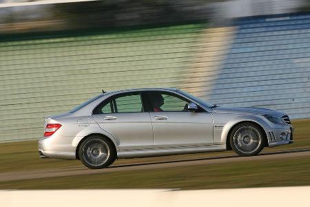... aber deutlich über dem, was die Rivalen Audi RS4 und BMW M3 (420 PS) vorweisen können.