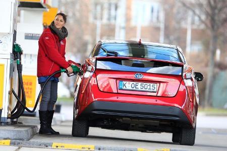 Toyota Prius, Heckansicht, Tanken