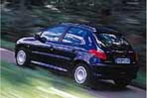 Löwe zahm Peugeot 206&nbsp;1.4