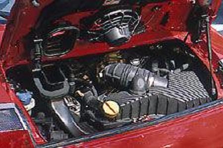 Bissig und drehfreudig hängt der Sechszylinder am Gas - wobei der 3,6-Liter-Motor noch intensiver und akustisch lustvoller z...