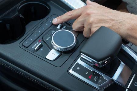 Audi A4, Bedienelemente