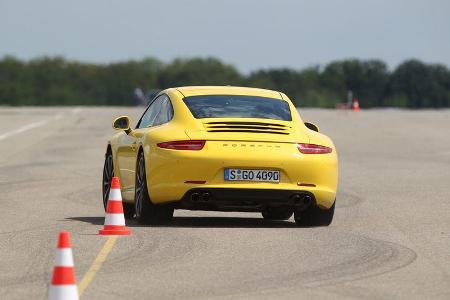 Porsche 911 Carrera S, Heckansicht, Slalom
