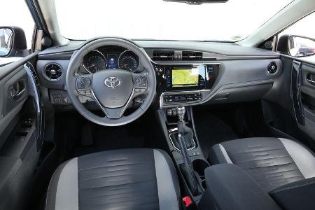 Toyota Auris 1.2T, Cockpit