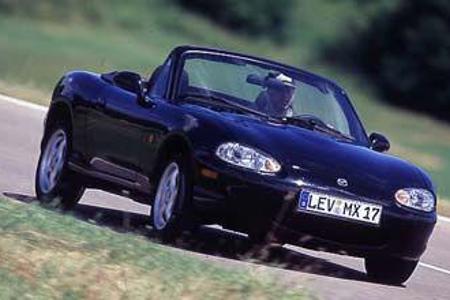 Auch wenn die dritte Generation des Mazda MX-5 kurz vor ihrer Markteinführung steht, wirken die älteren Semester des Kultroa...