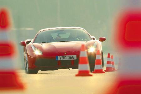 Ferrari 488 GTB, Frontansicht, Slalom